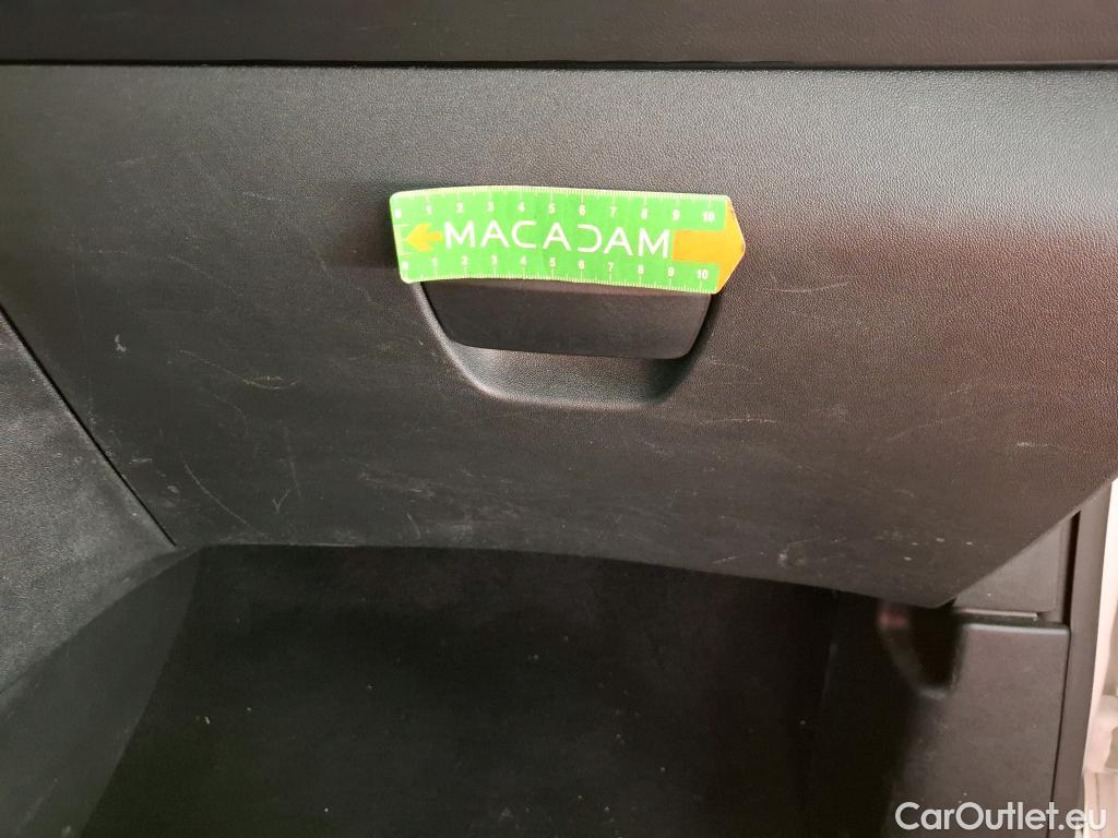  Peugeot  208 PEUGEOT  Affaire / 2015 / 5P / Berline &BlueHDi 100 €6.c S&S PREMIUM PACK #32
