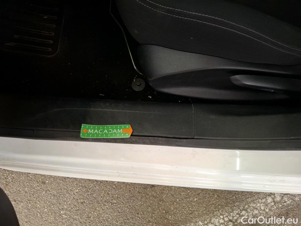 Peugeot  208 PEUGEOT  Affaire / 2015 / 5P / Berline &BlueHDi 100 €6.c S&S PREMIUM PACK #15