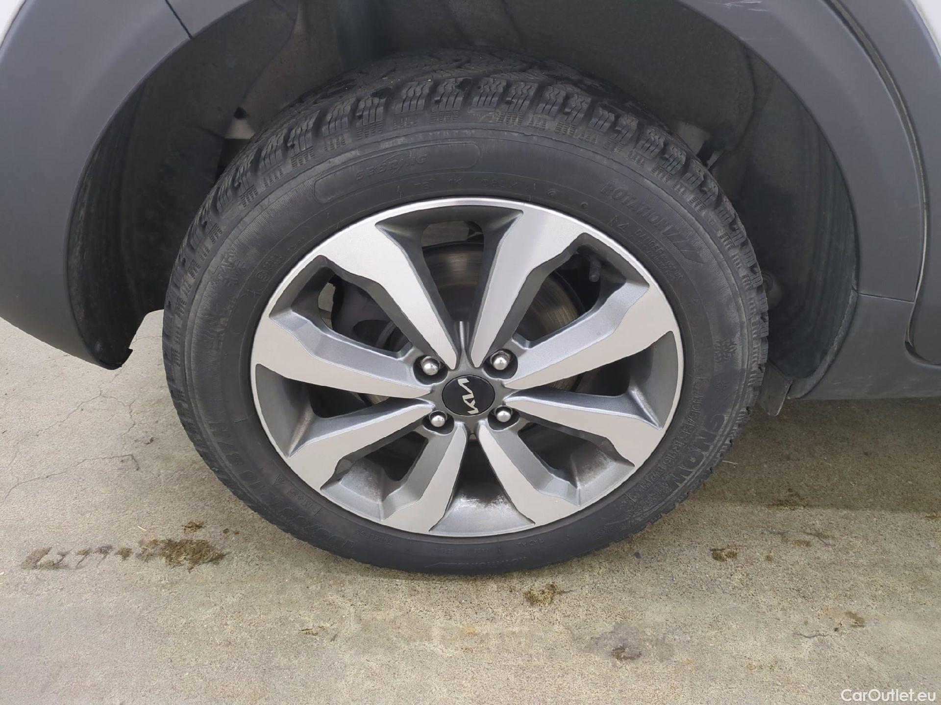  KIA  STONIC  / 2020 / 5P / SUV 1.0 T-GDI 120 MHEV ACTIVE BUSI DCT7 / TRANSFO VP/VF #10
