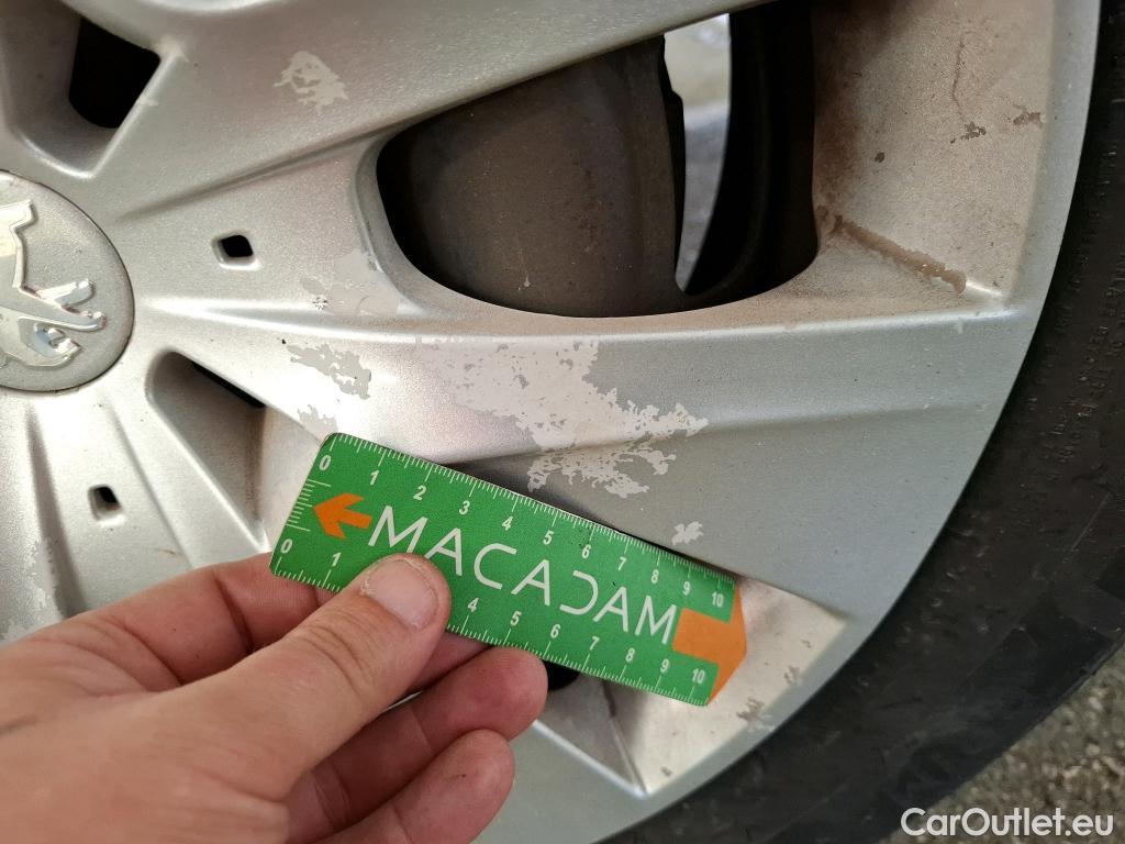  Peugeot  208 PEUGEOT  Affaire / 2015 / 5P / Berline &BlueHDi 100 €6.c S&S PREMIUM PACK #55