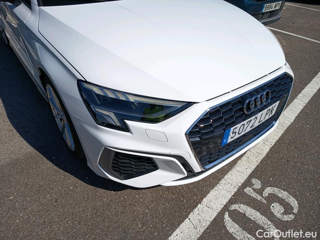  Audi  A3 AUDI  / 2020 / 5P / berlina con portón Sportback Genuine Ed 35 TFSI 110kW S tro #9
