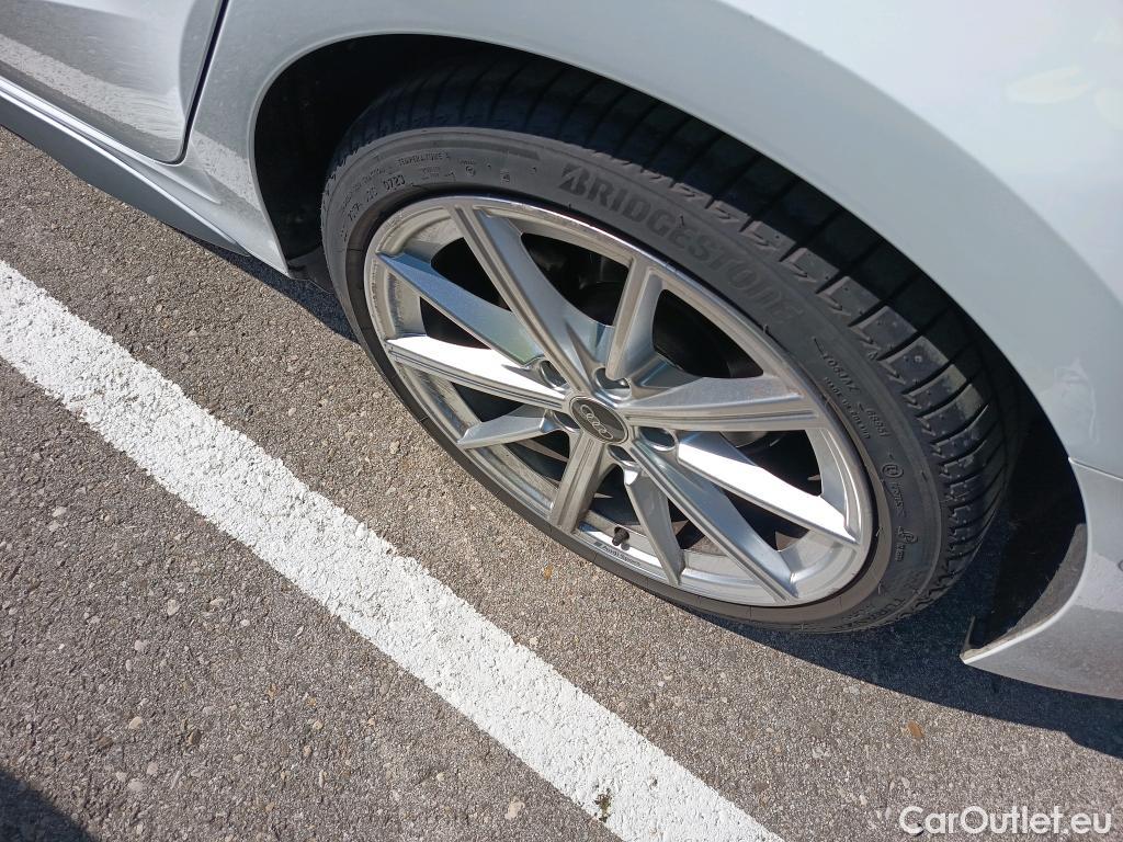  Audi  A3 AUDI  / 2020 / 5P / berlina con portón Sportback Genuine Ed 35 TFSI 110kW S tro #1