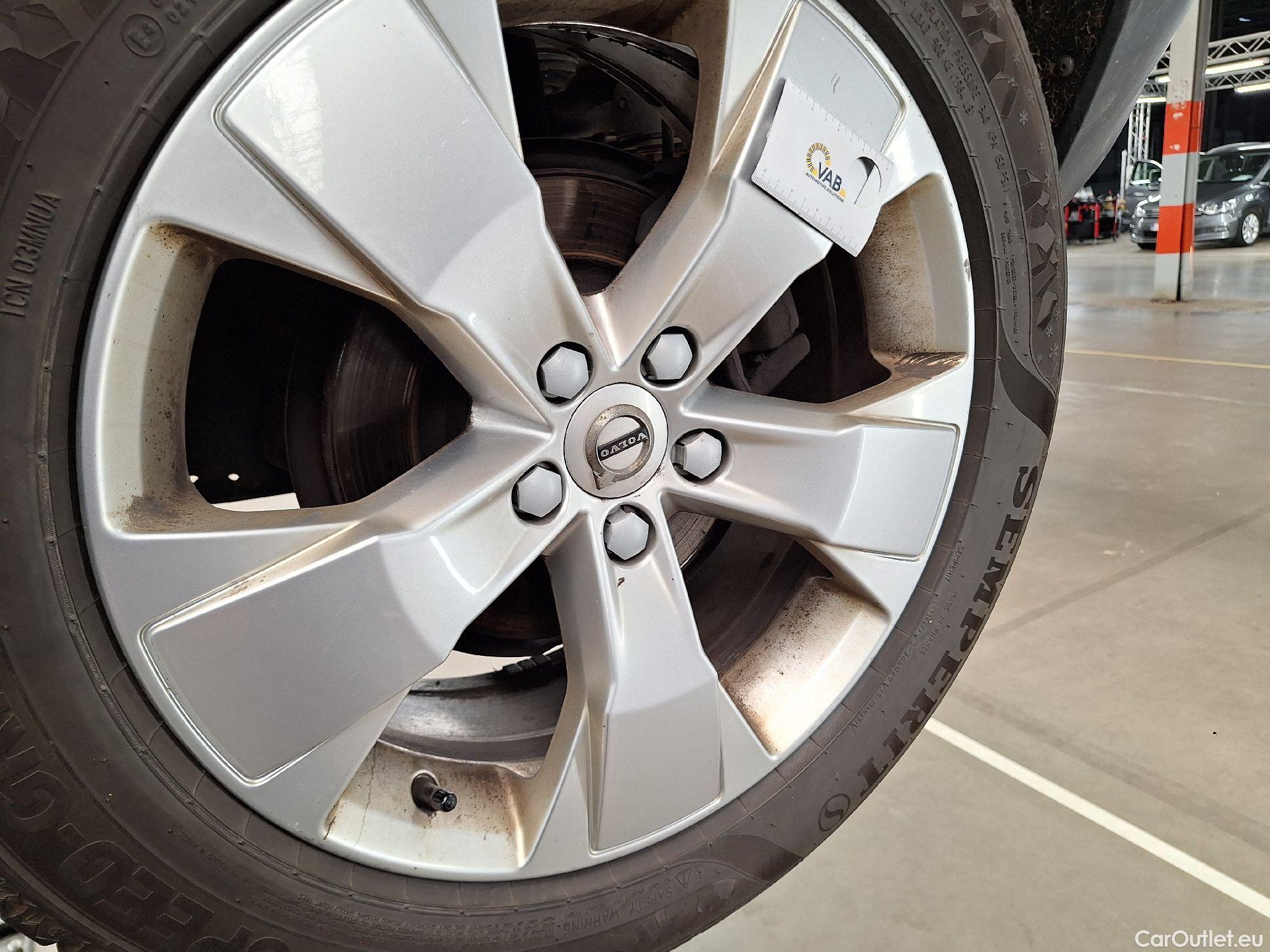  Volvo  XC 40 Volvo, XC40 '17, Volvo XC40 T2 Momentum Pro 5d #32