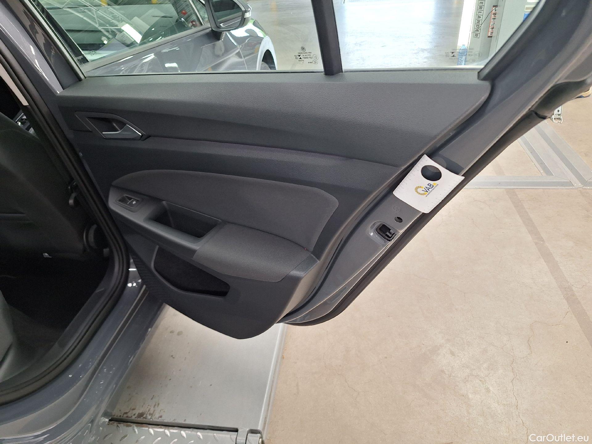  Volkswagen  Golf  VW, VIII '20, Volkswagen VIII 1.0 eTSI 81kW Life DSG 5d #20