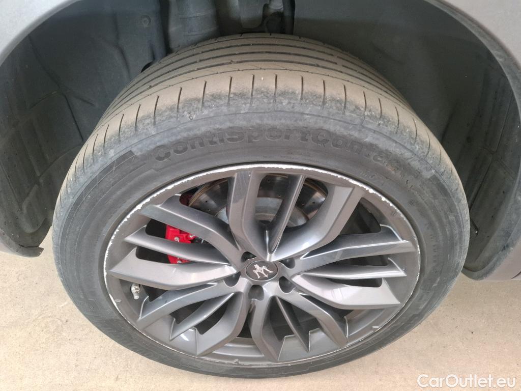  Maserati  Levante Maserati  5p SUV 3.0 V6 Diesel Auto GranLusso #14