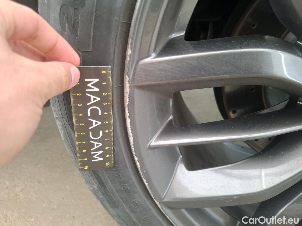  Maserati  Levante Maserati  5p SUV 3.0 V6 Diesel Auto GranLusso #40