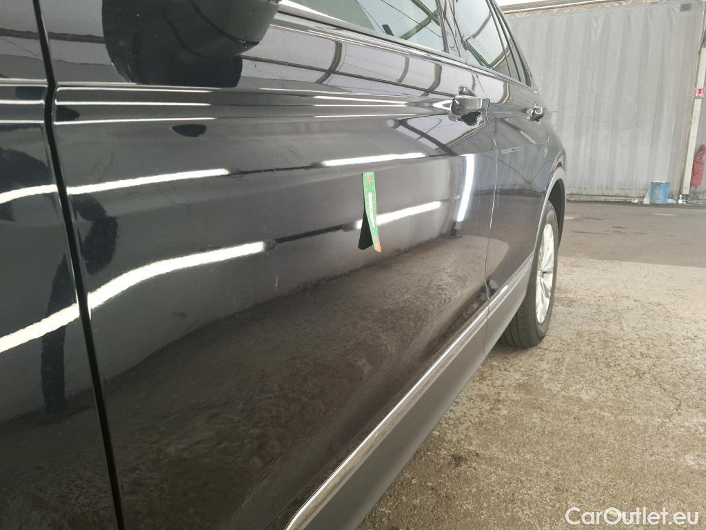 Volkswagen  Tiguan VOLKSWAGEN  / 2020 / 5P / SUV 2.0 TDI 150 DSG7 Life Business #1