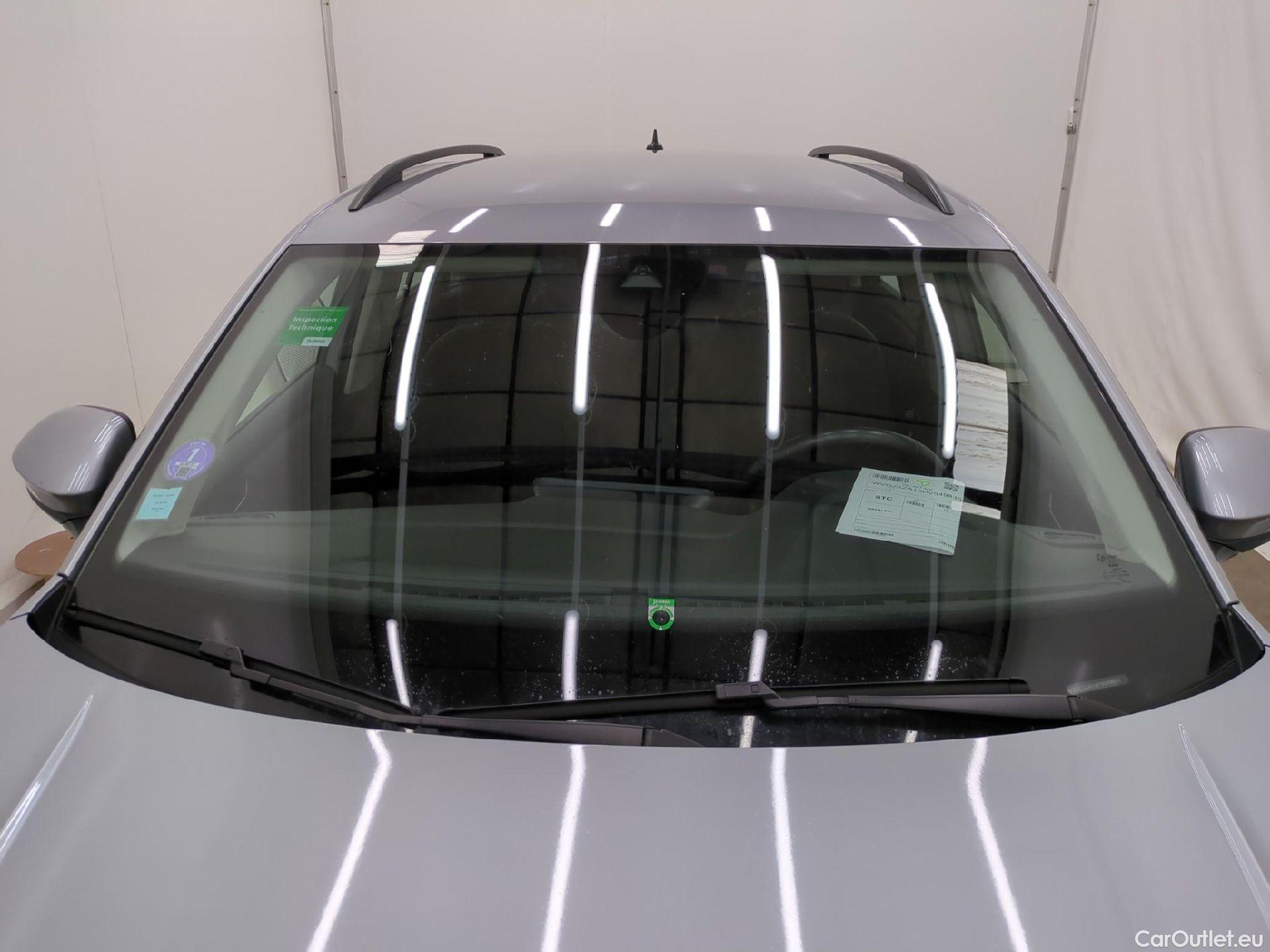  Volkswagen  T-ROC VOLKSWAGEN  / 2021 / 5P / SUV 1.5 TSI 150 EVO LIFE BUSINESS DSG7 #1