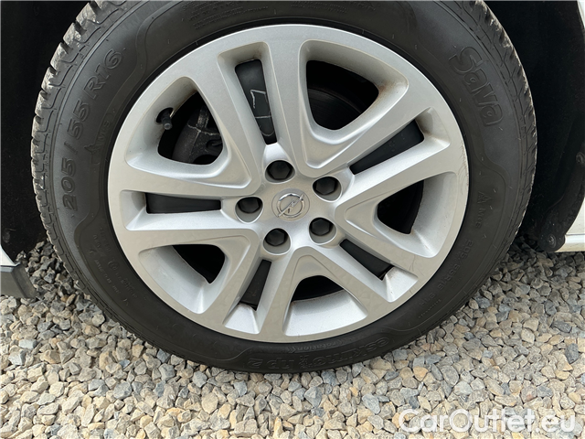  Opel  Astra ST 1.5CDTi 77 Edition 5d #16