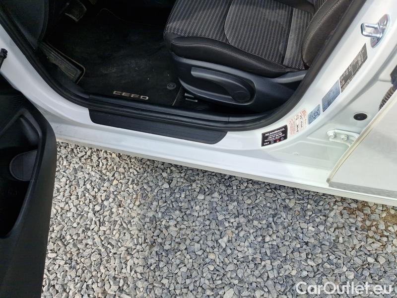  KIA  Cee'd Ceed Sportswagon (2018->) Ceed SW 1.5 T-GDI 118 Top AT #12