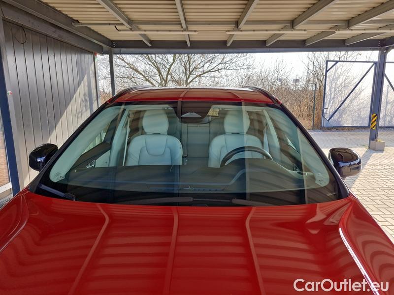  Volvo  XC60  (2008)  B5 Plus Dark AT 5d #1