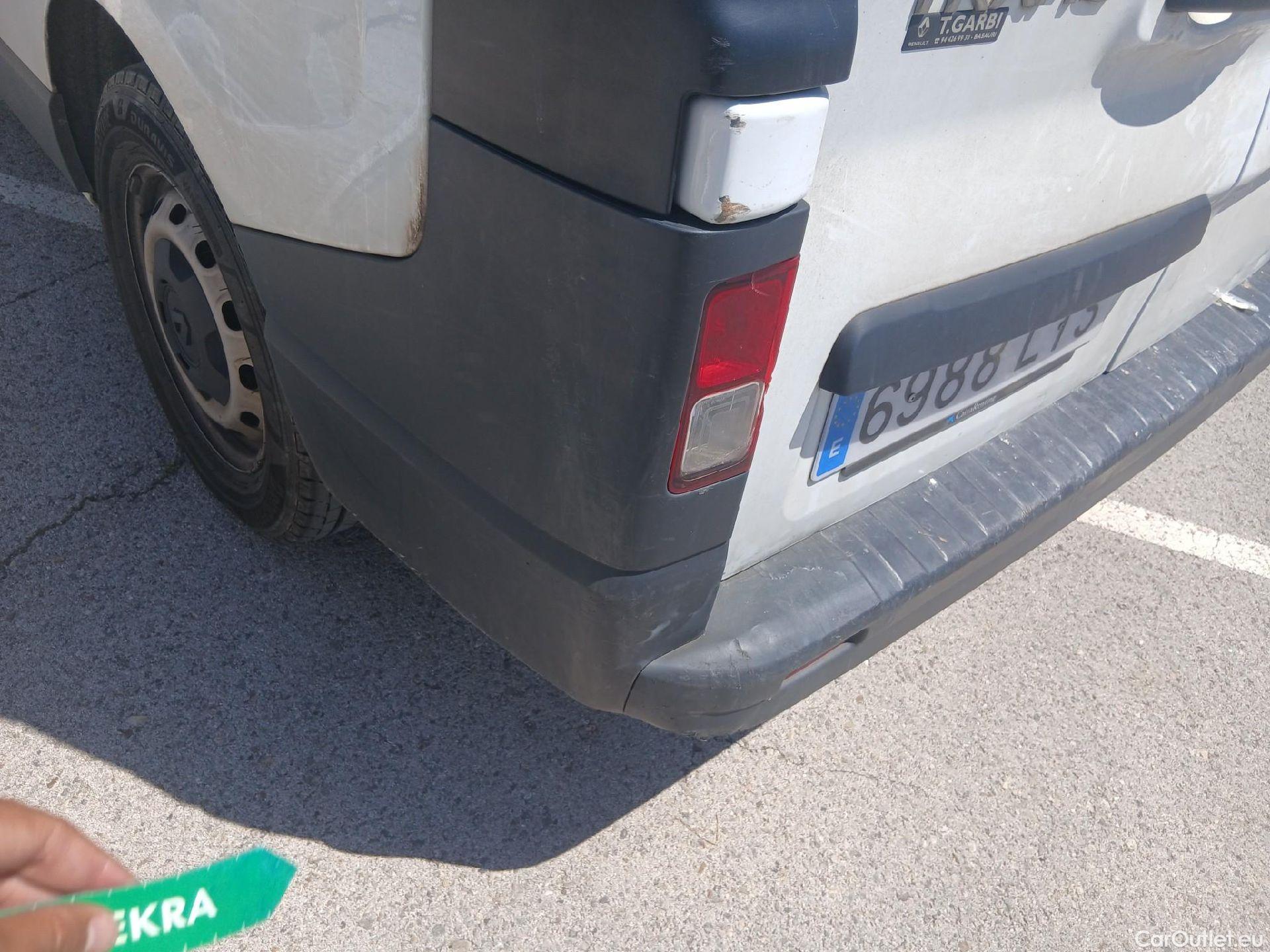  Renault  Trafic RENAULT  / 2019 / 4P / furgón Furgón 29 L2H1 Energy BluedCi 107 kW #24