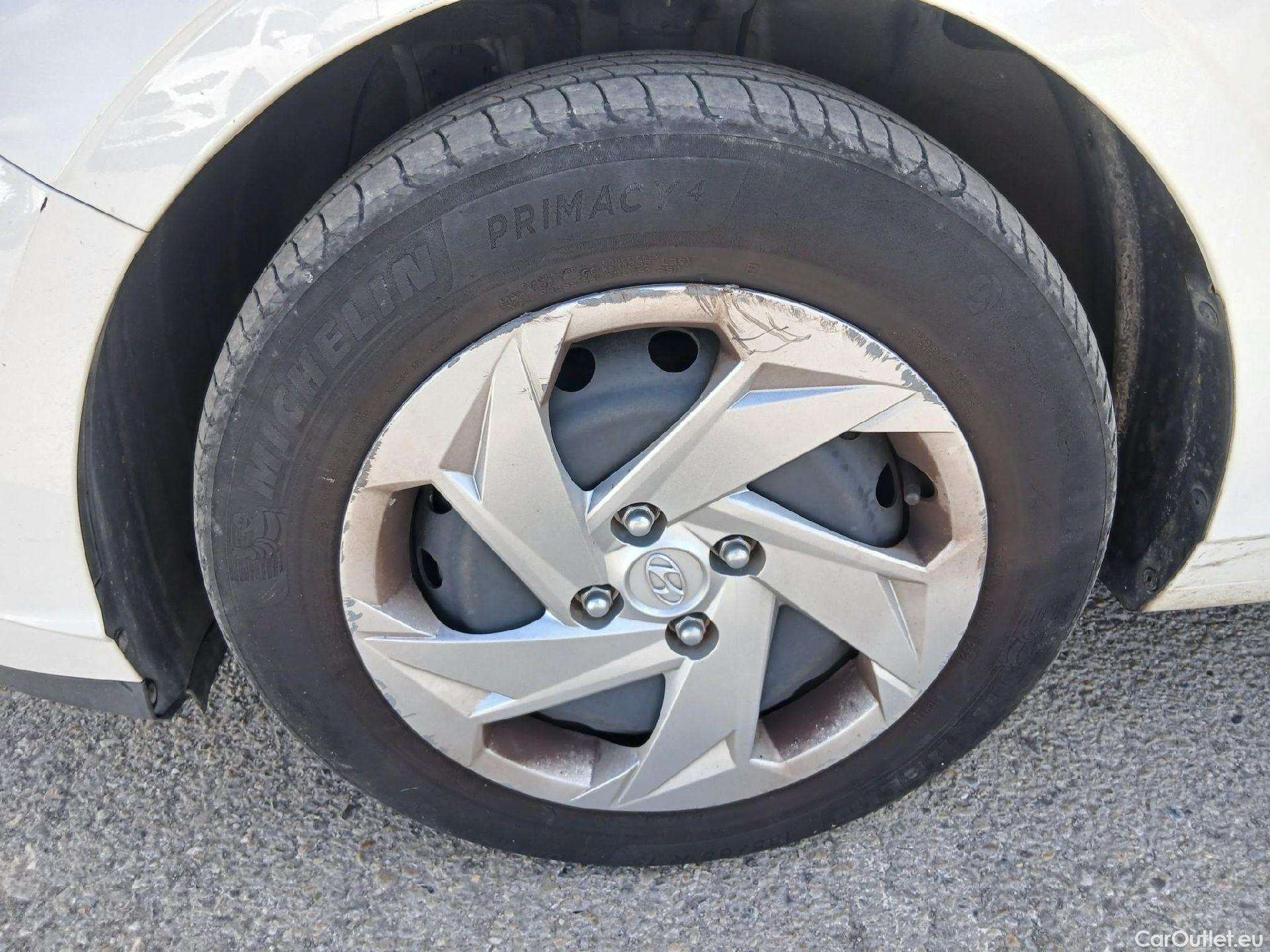  Hyundai  i20 HYUNDAI  1.0 TGDI 100 CV Essence #9