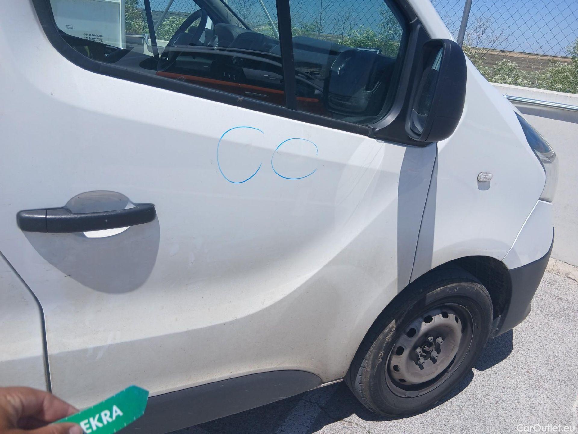  Renault  Trafic RENAULT  / 2019 / 4P / furgón Furgón 29 L2H1 Energy BluedCi 107 kW #45