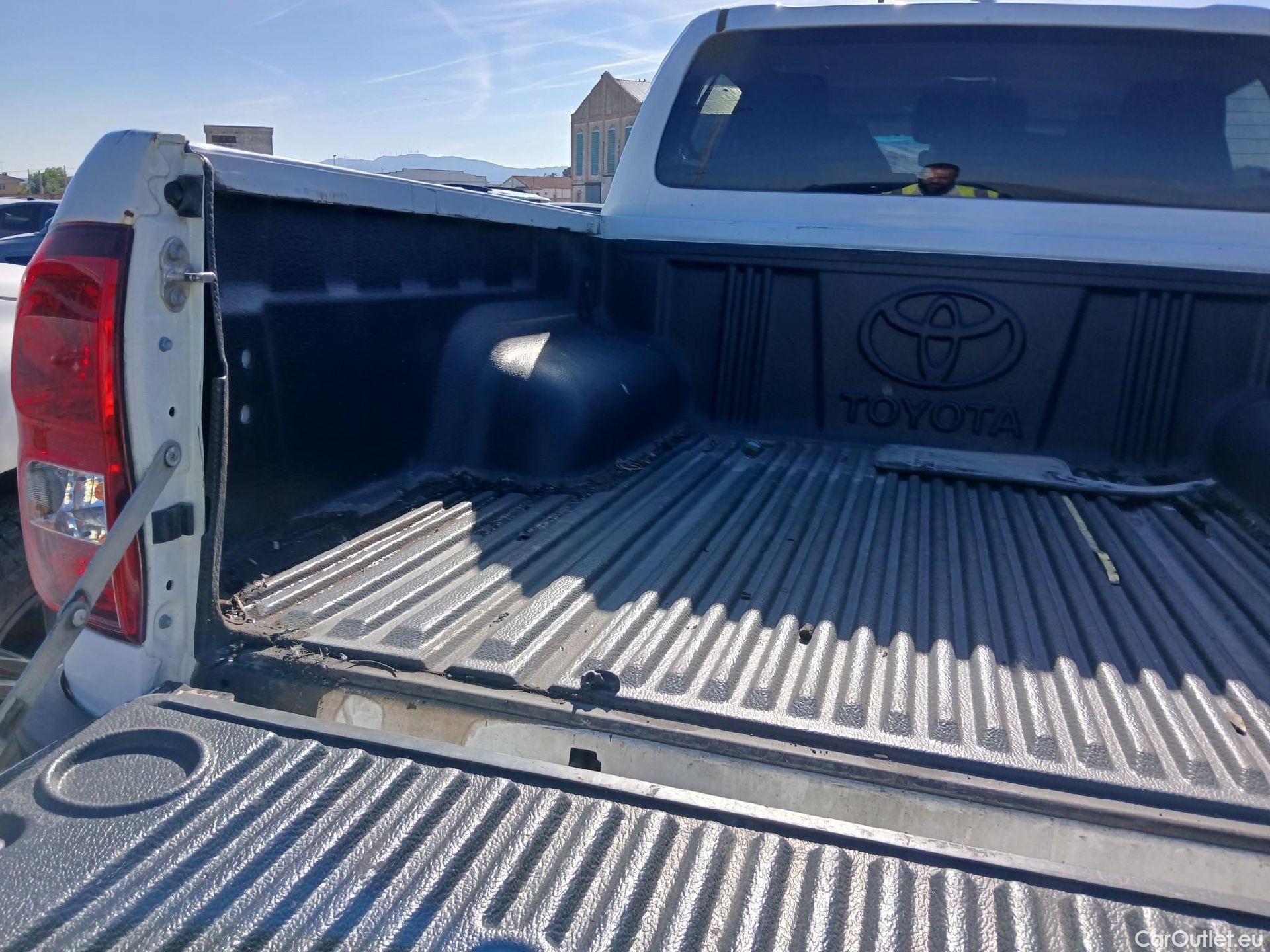  Toyota  Hilux TOYOTA  / 2020 / 4P / pickup 2.4 D-4D Cabina Doble GX Plus #16