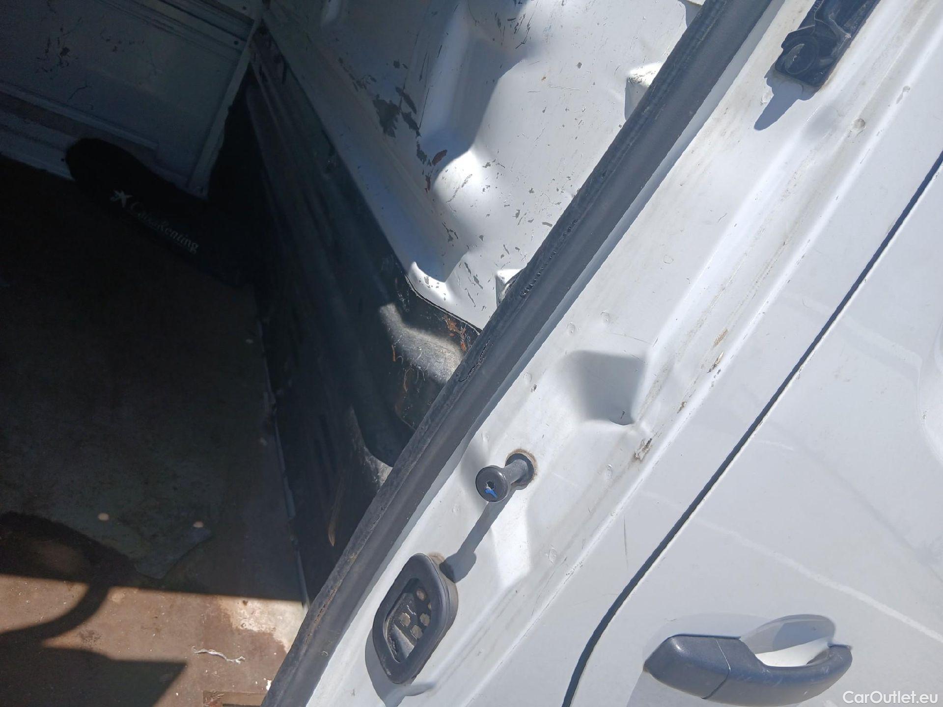  Renault  Trafic RENAULT  / 2019 / 4P / furgón Furgón 29 L2H1 Energy BluedCi 107 kW #43