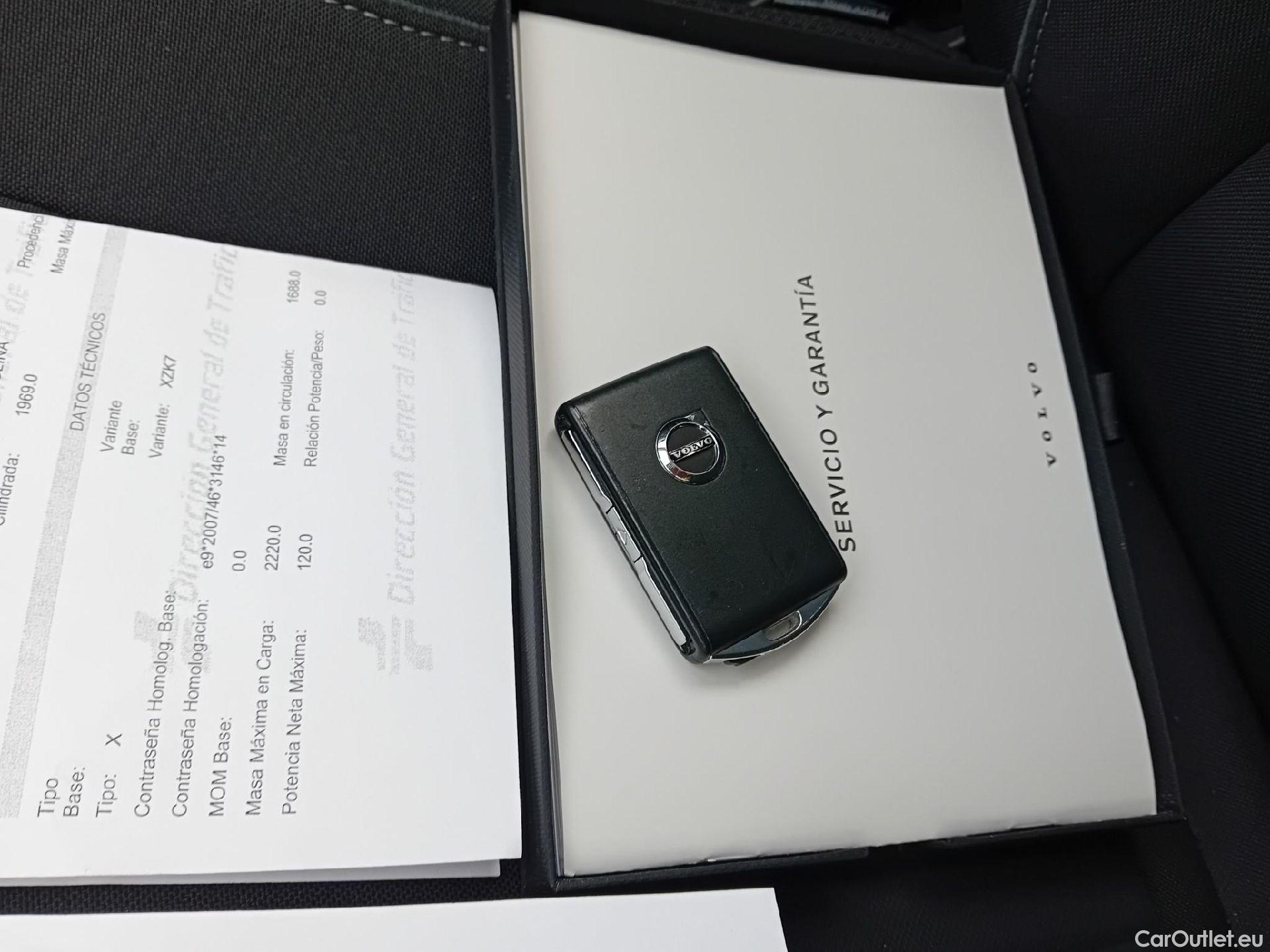  Volvo  XC 40 VOLVO XC40 / 2017 / 5P / todoterreno 2.0 B3 G Momentum Pro Auto #1