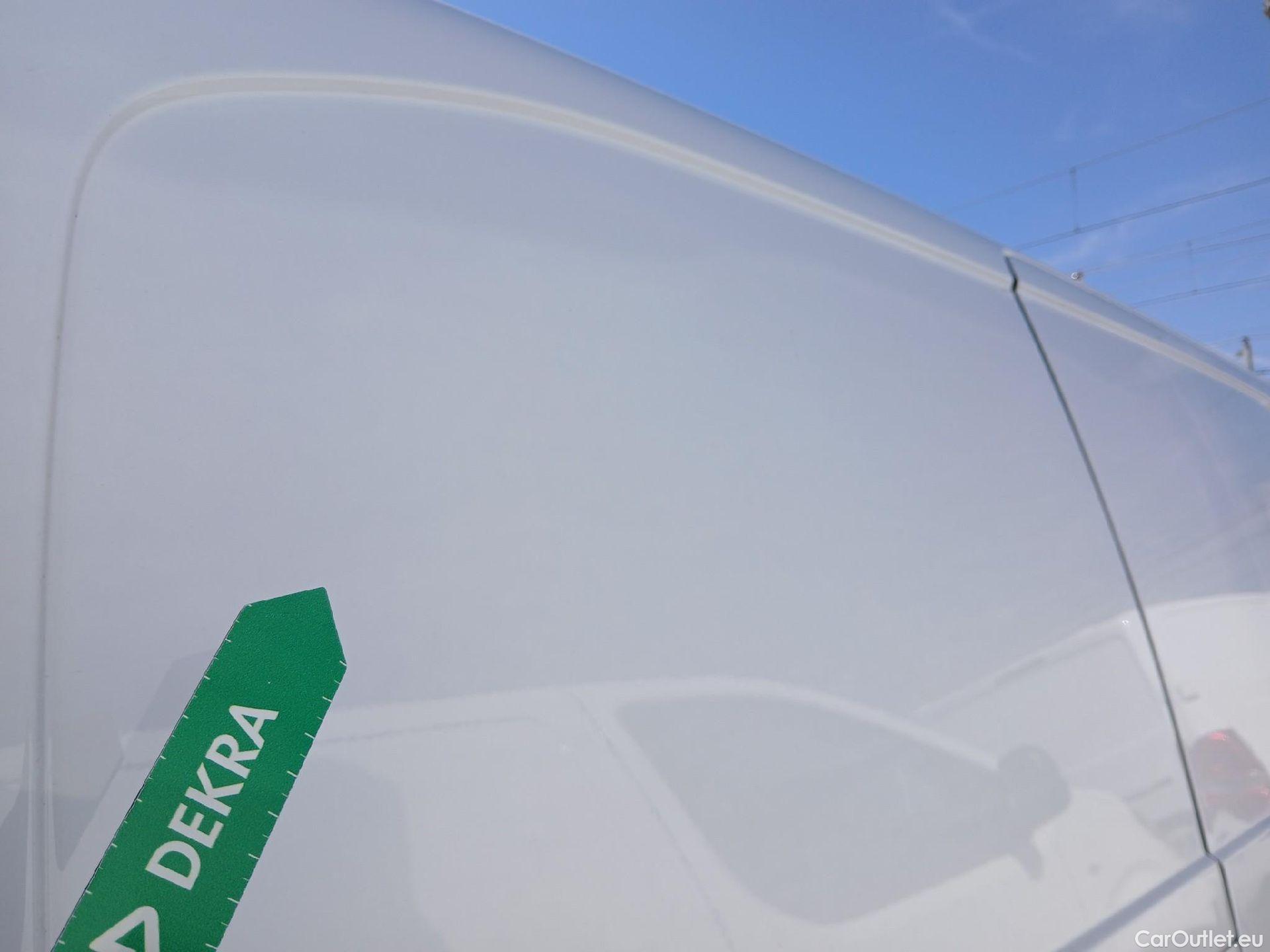  Opel  Vivaro OPEL  / 2019 / 4P / furgón 1.5 Diésel 88kW (120CV) M Std Express #33