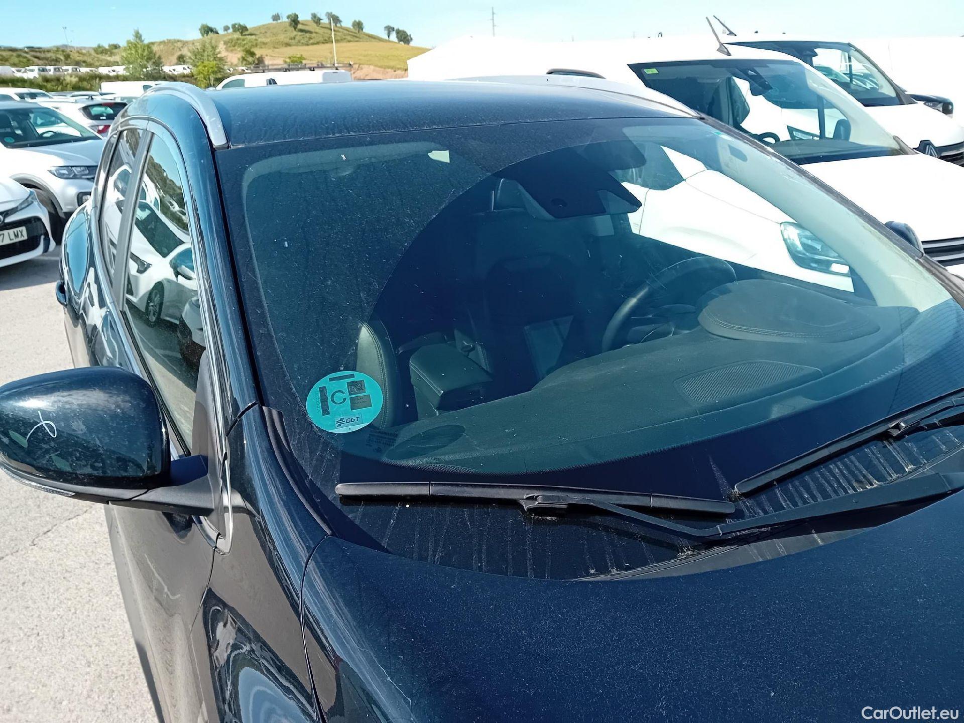  Renault  Kadjar RENAULT  / 2019 / 5P / crossover Zen GPF TCe 103kW (140CV) EDC (AC) #40