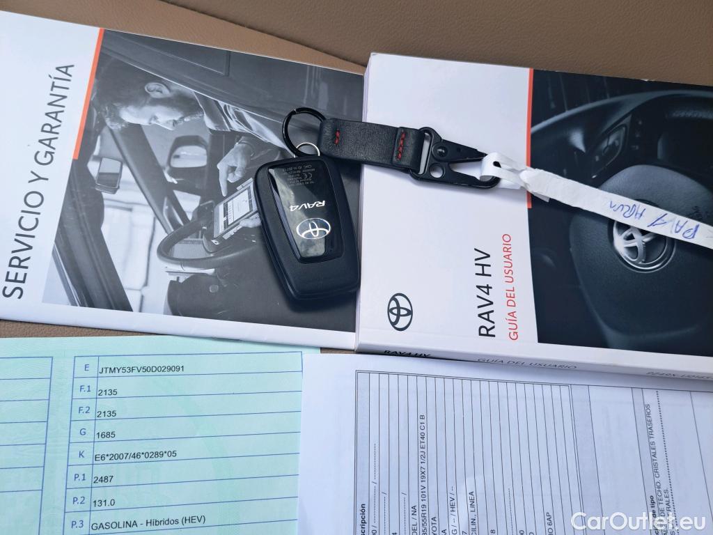  Toyota  RAV4 TOYOTA  / 2018 / 5P / todoterreno 2.5l 220H Luxury #2