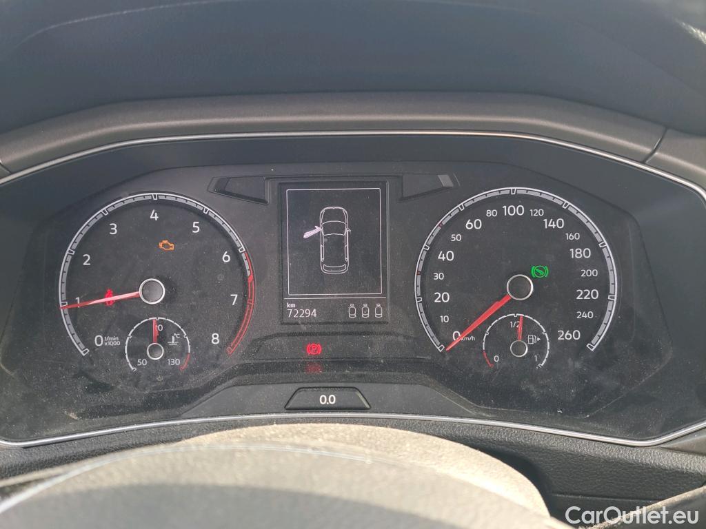  Volkswagen  T-ROC VOLKSWAGEN  / 2017 / 5P / todoterreno Advance 1.5 TSI 110kW (150CV) DSG #57
