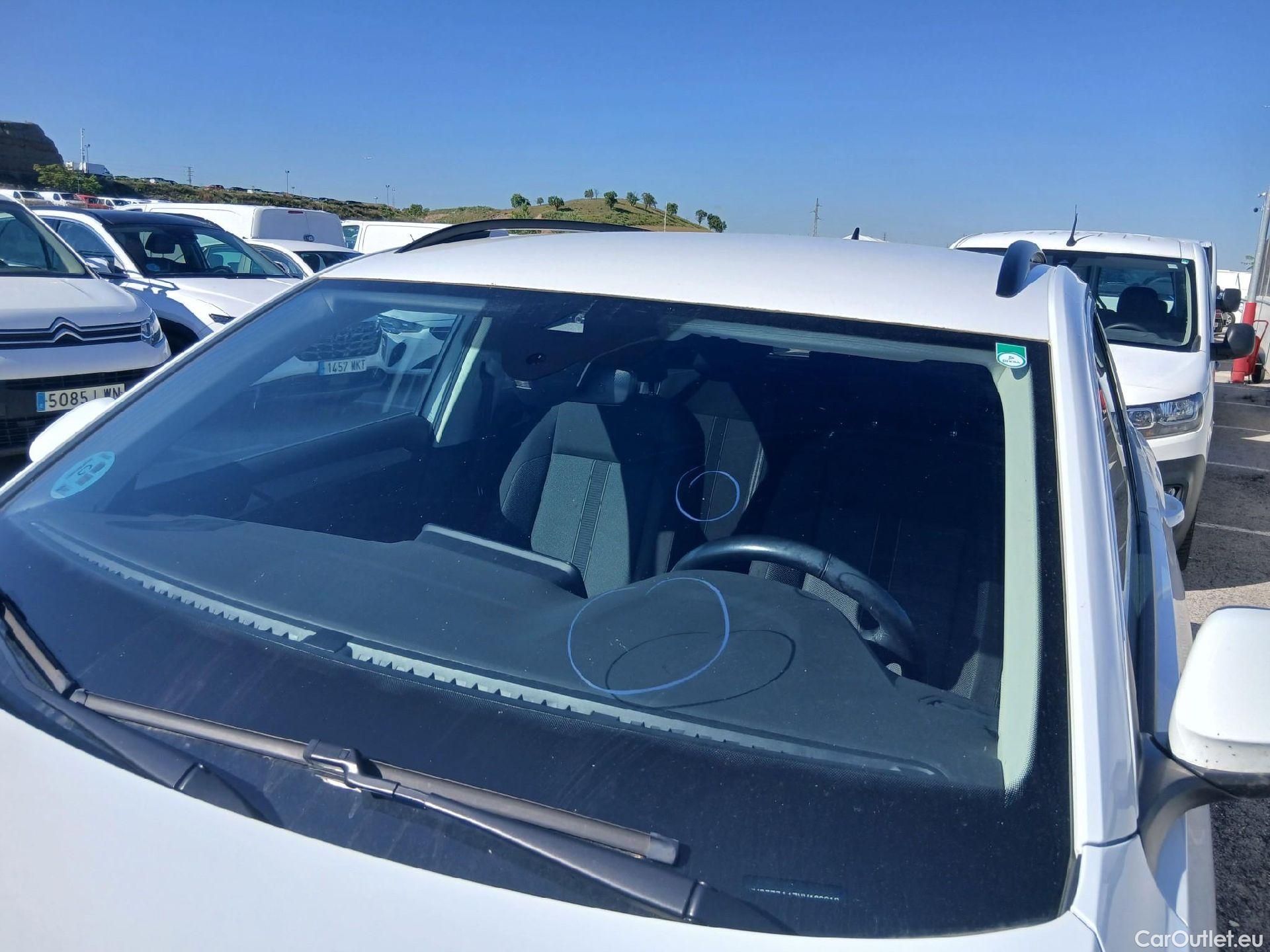  Volkswagen  T-ROC VOLKSWAGEN  / 2021 / 5P / todoterreno Life 2.0 TDI 85kW (115CV) #13