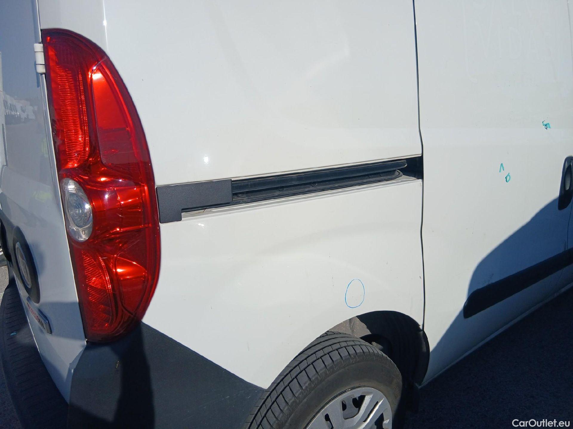  Fiat  Doblo FIAT Doblò Cargo/2015/4P/furgón derivado de turismo Cargo SX 1.6 Mjet 66kW (90CV) (AC) #13