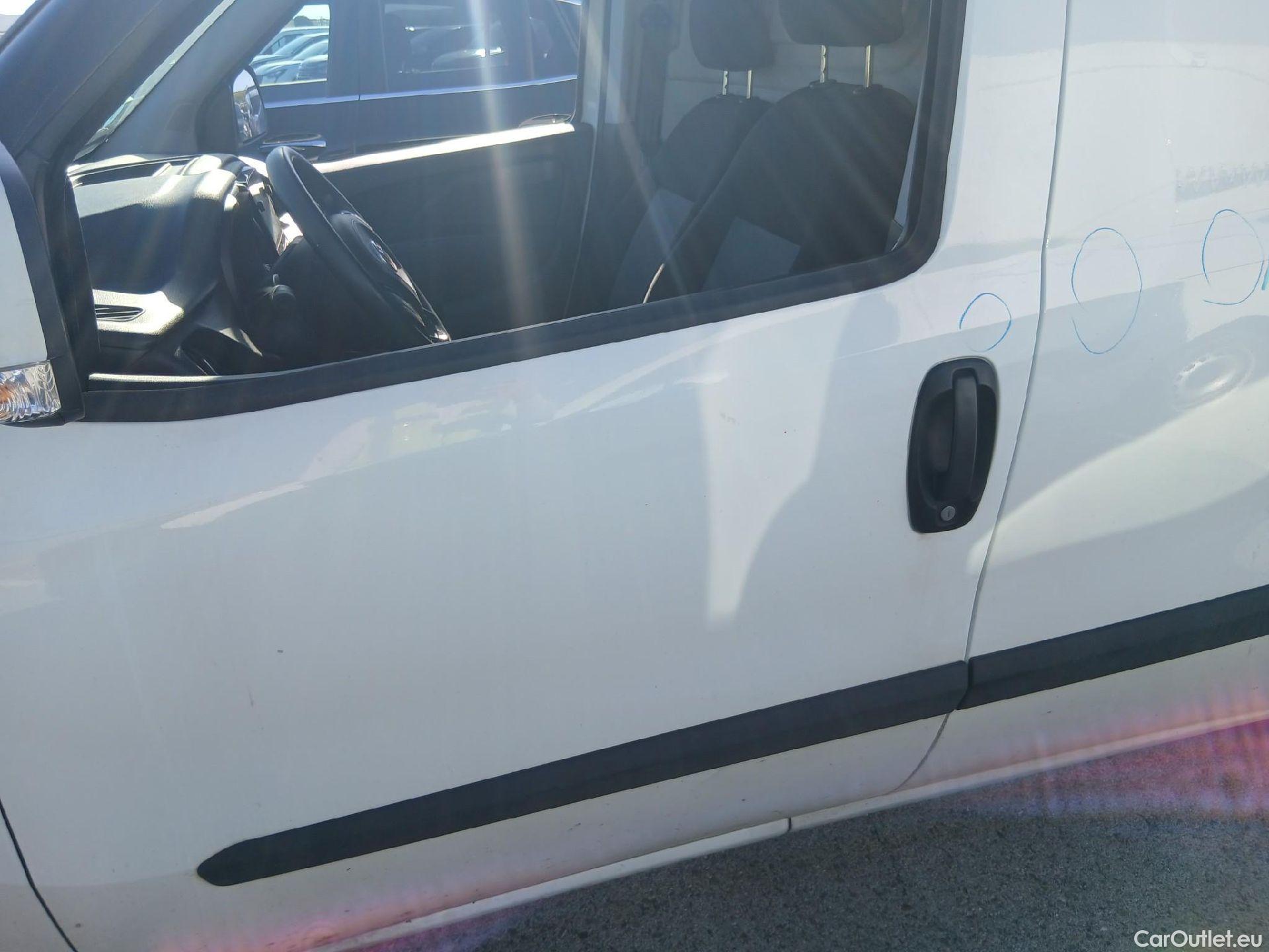  Fiat  Doblo FIAT Doblò Cargo/2015/4P/furgón derivado de turismo Cargo SX 1.6 Mjet 66kW (90CV) (AC) #3