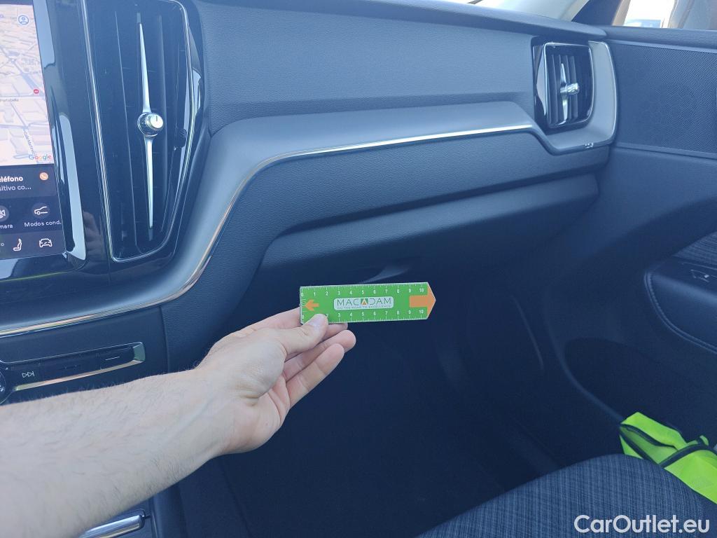  Volvo  XC60 VOLVO  / 2017 / 5P / todoterreno 2.0 B4 D Core Auto #26