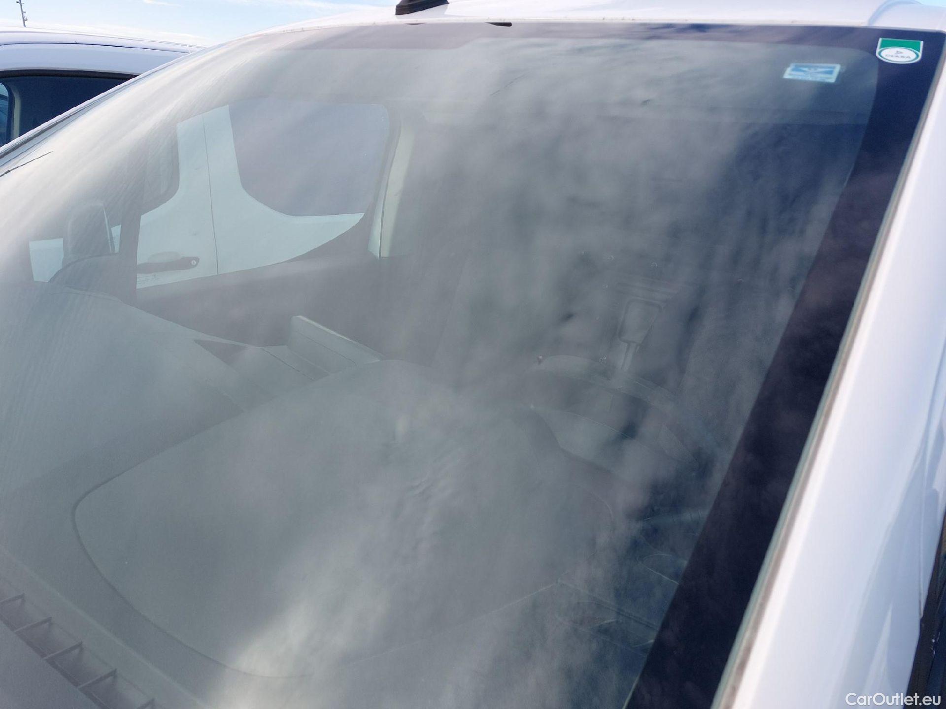  Peugeot  Partner PEUGEOT  / 2018 / 3P / furgón derivado de turismo Pro Standard 600kg BlueHDi 73kW (AC) #2