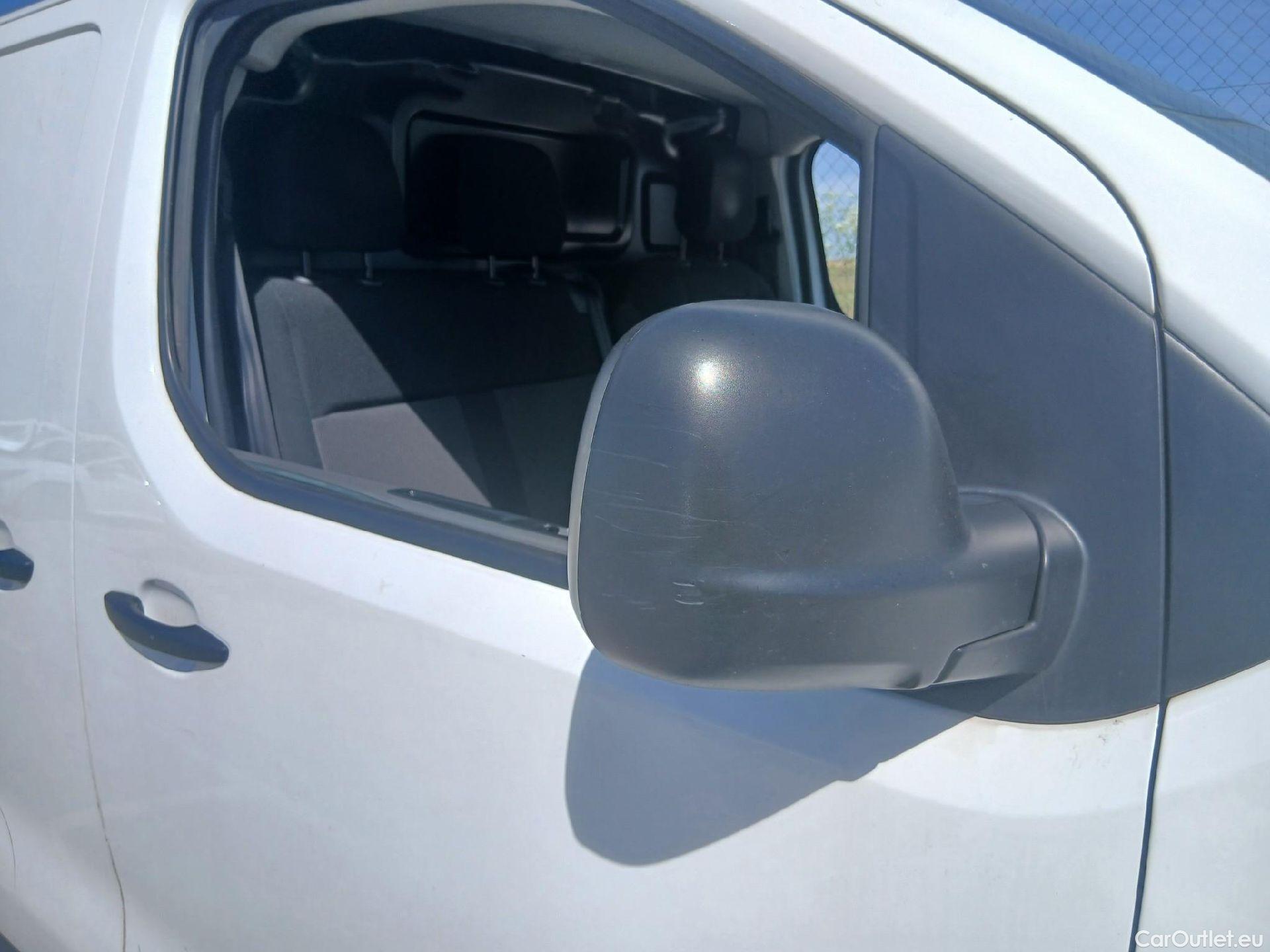  Opel  Vivaro OPEL  / 2019 / 4P / furgón 1.5 Diésel 74kW (100CV) M Std Express (AC) #18