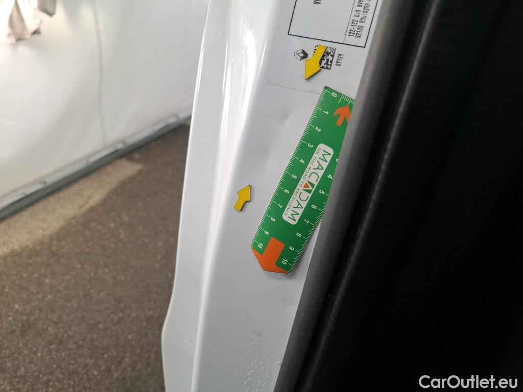 Renault  Trafic  Fourgon L2H1 3T Grand Confort 2.0 dCi 130CV BVM6 E6d #32