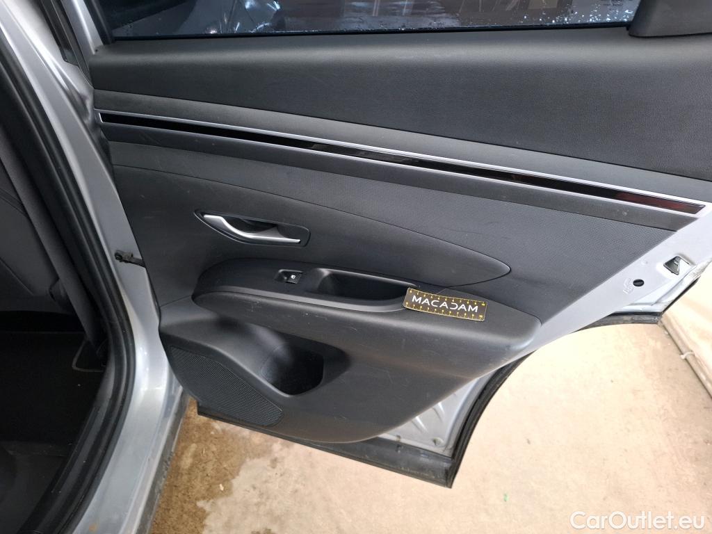  Hyundai  Tucson HYUNDAI  / 2020 / 5P / SUV 1.6 HYBRID 230 INTUITIVE #18
