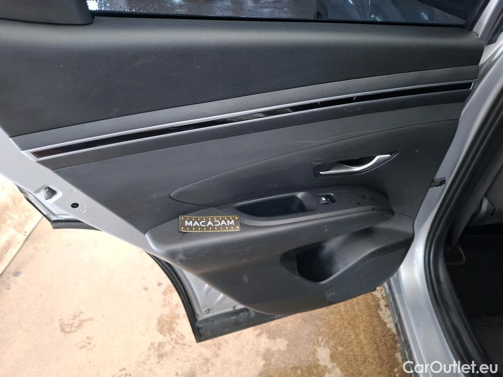  Hyundai  Tucson HYUNDAI  / 2020 / 5P / SUV 1.6 HYBRID 230 INTUITIVE #13