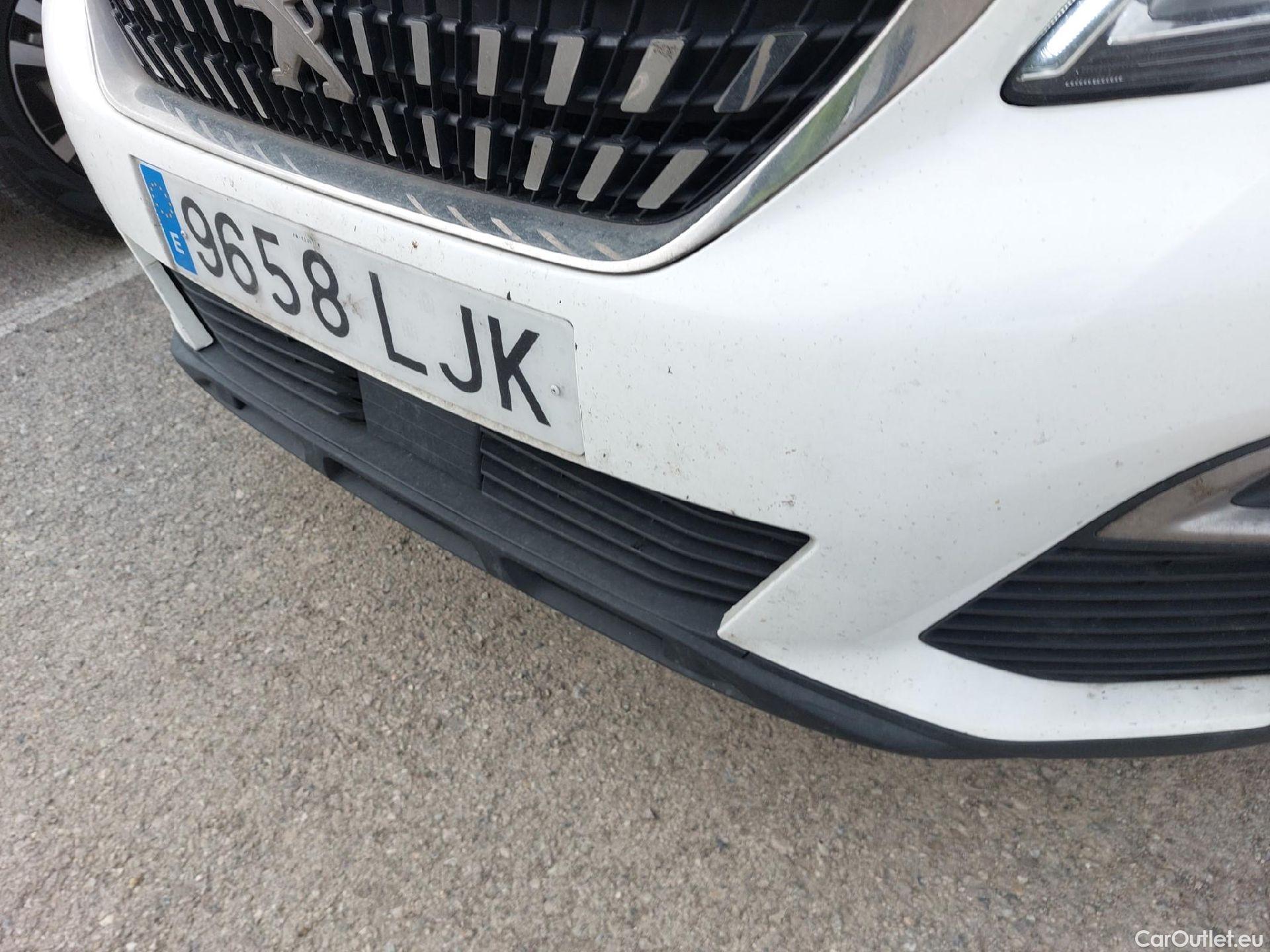  Peugeot  3008 PEUGEOT  / 2016 / 5P / todoterreno 1.5 BlueHDi 96kW (130CV) S&S Active (AC) #5