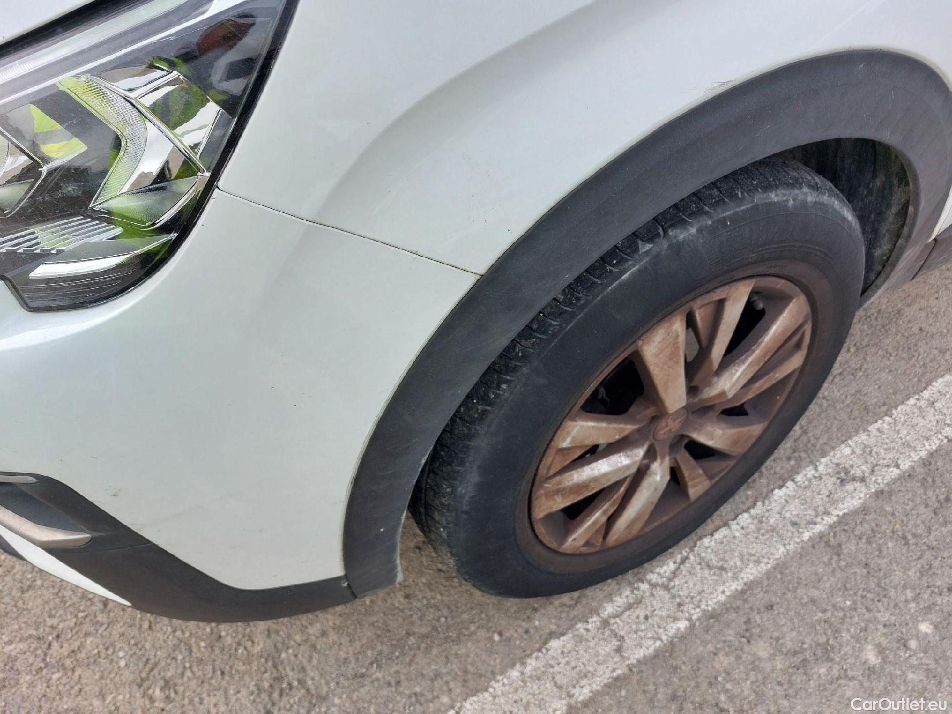  Peugeot  3008 PEUGEOT  / 2016 / 5P / todoterreno 1.5 BlueHDi 96kW (130CV) S&S Active (AC) #8