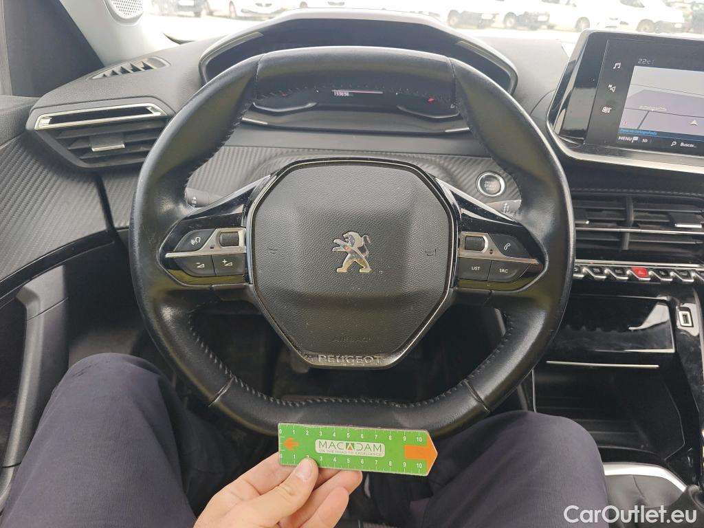  Peugeot  2008 PEUGEOT  / 2019 / 5P / todoterreno Allure BlueHDI 81kW (110CV) #29