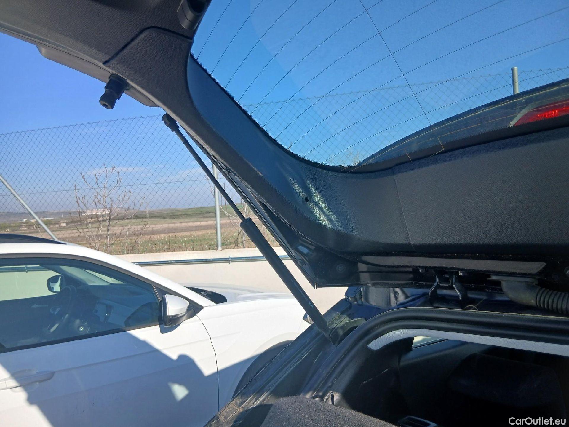  Peugeot  2008 PEUGEOT  / 2019 / 5P / todoterreno Active BlueHDI 81kW (110CV) #30