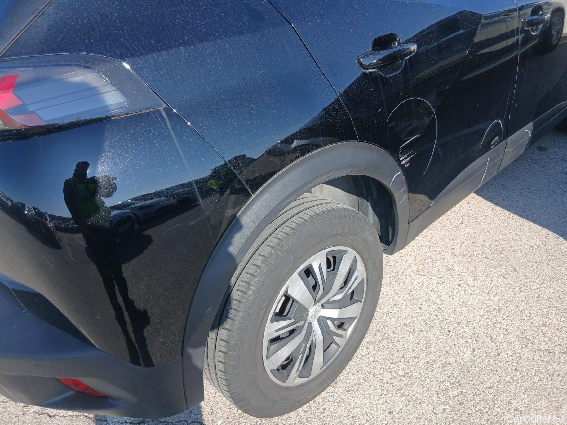 Peugeot  2008 PEUGEOT  / 2019 / 5P / todoterreno Active BlueHDI 81kW (110CV) #33