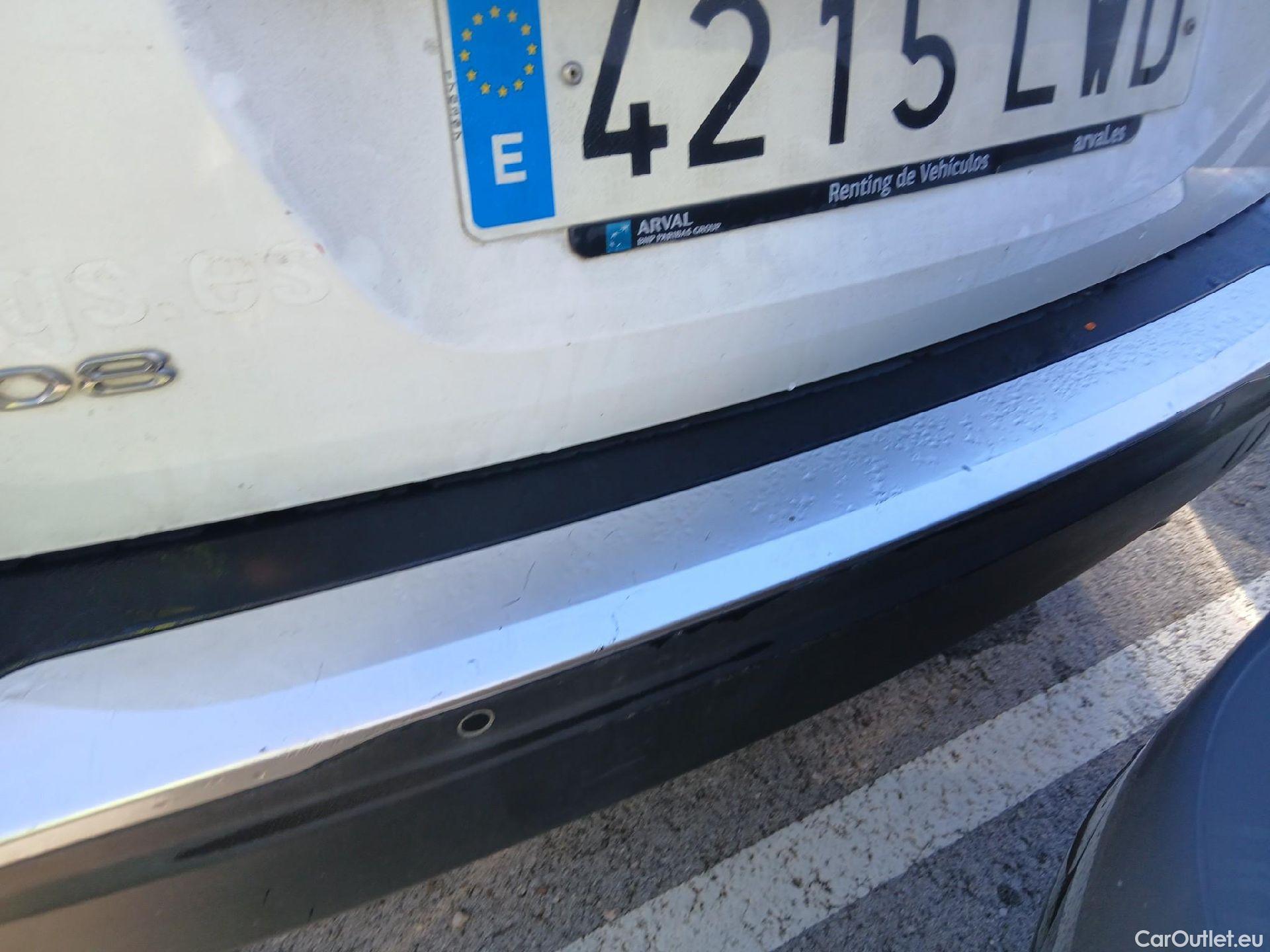  Peugeot  2008 PEUGEOT  / 2019 / 5P / todoterreno Allure BlueHDI 81kW (110CV) #15