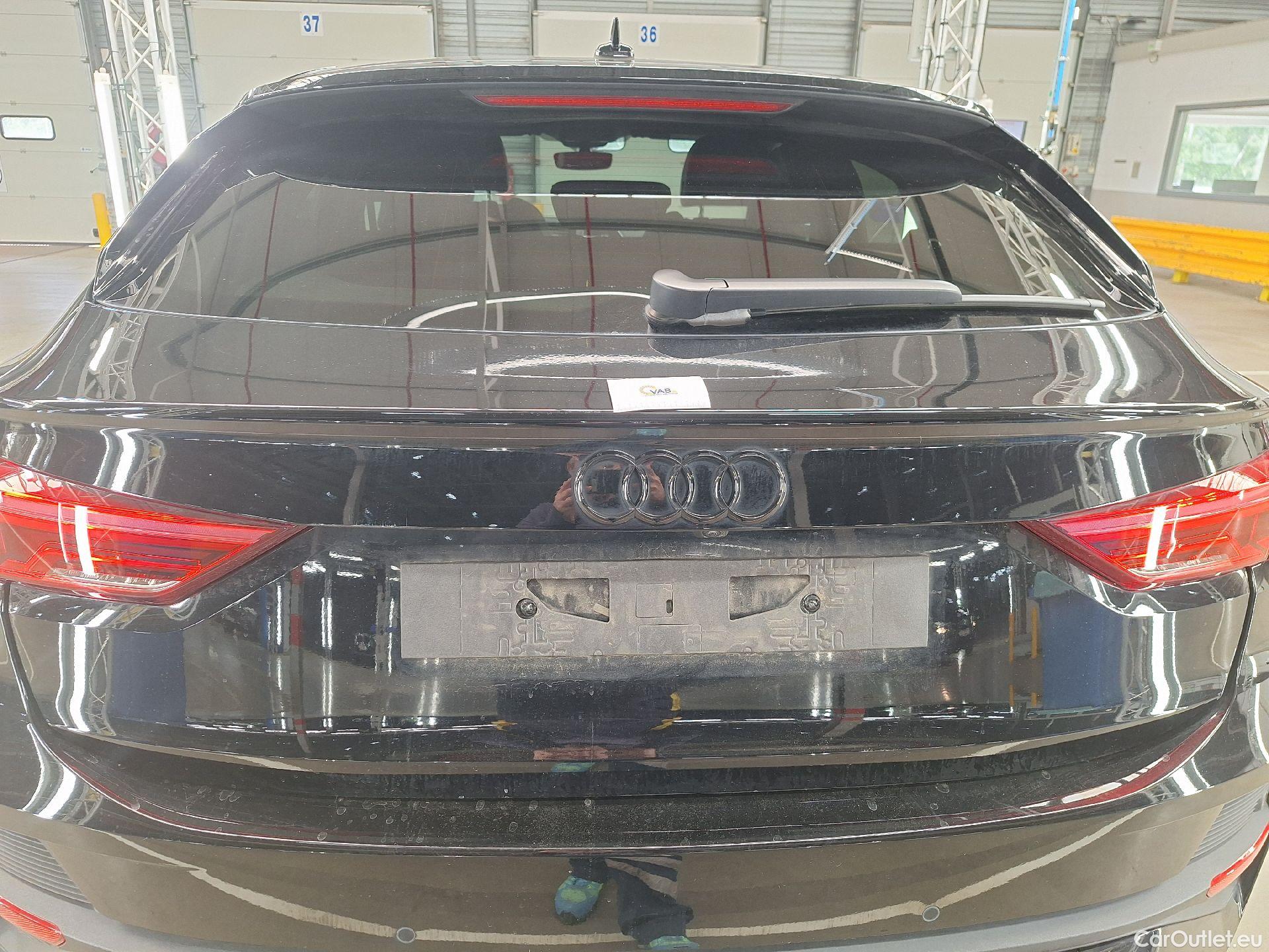  Audi  Q3 Audi,  '18, Audi  35 TDI S tronic S line Business Edition 5d #33