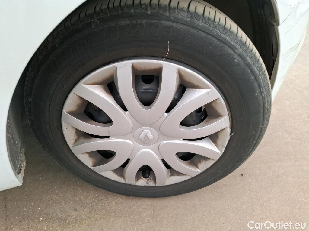  Renault  Clio  IV Air MediaNav 1.5 dCi 75CV BVM5 E6 #44