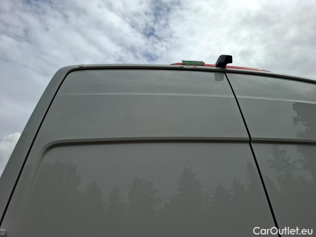  Volkswagen  Crafter VOLKSWAGEN  / 2017 / 4P / Fourgon tôlé 2.0 TDI 140 35 L3H3 Business Line Plus #17