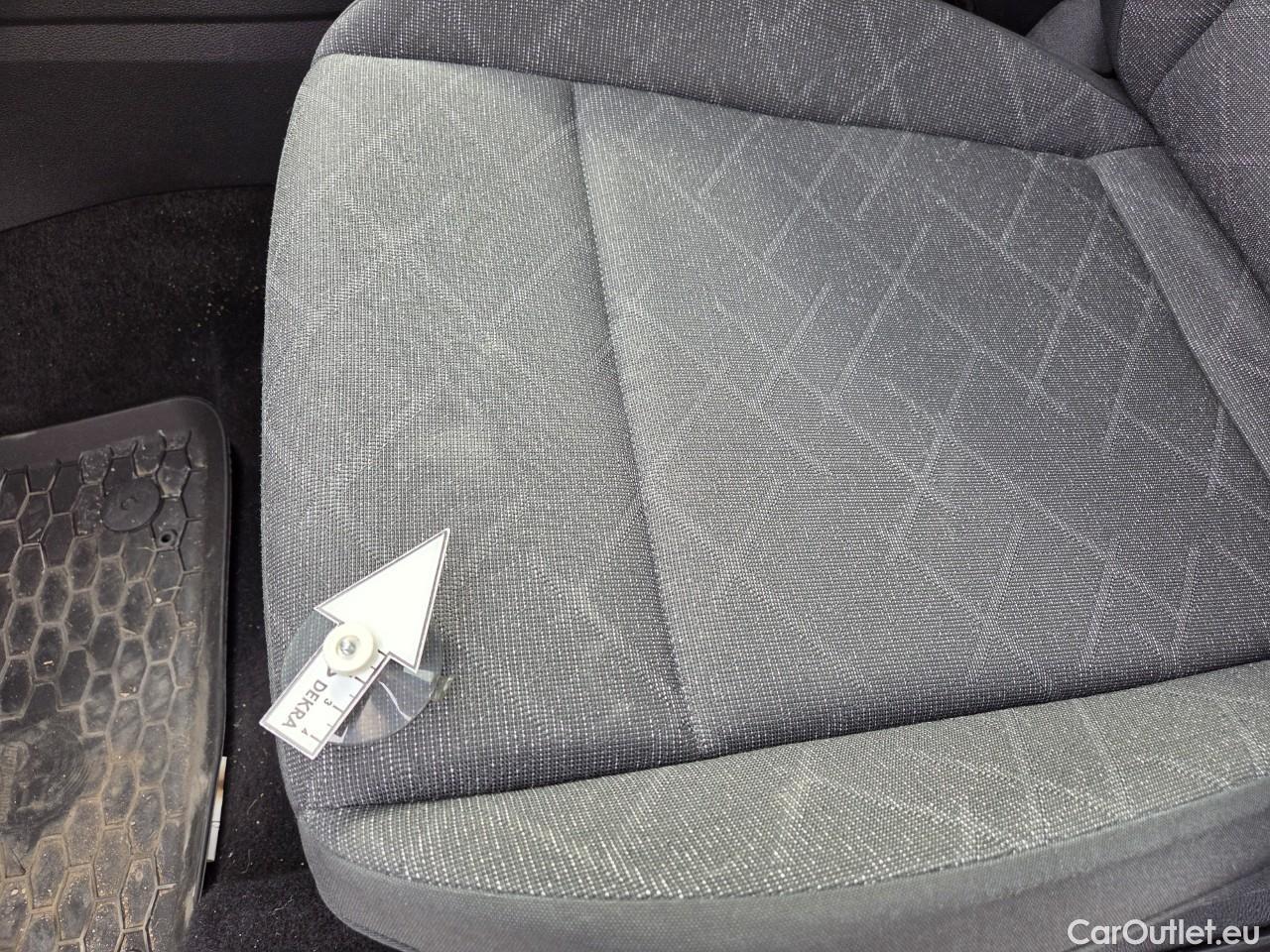  Volkswagen  Golf  Life 1.0 TSI #43