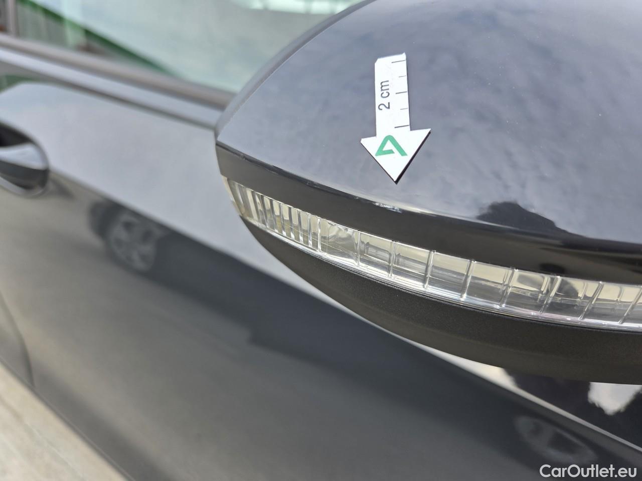  Volkswagen  Golf  Life 1.0 TSI #31
