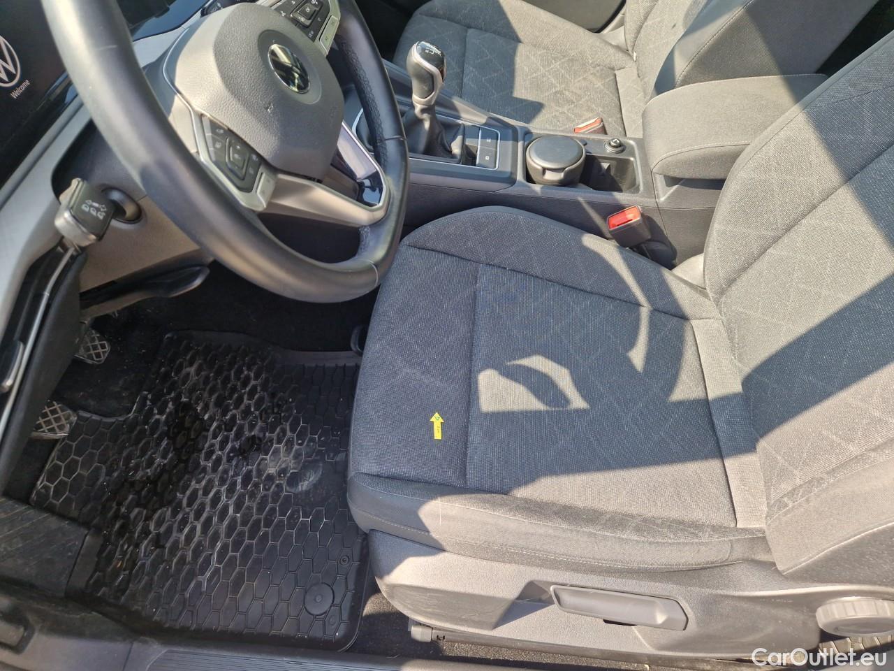  Volkswagen  Golf  Life 1.0 TSI #38