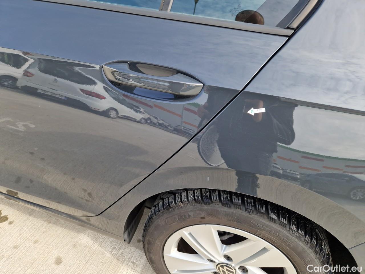  Volkswagen  Golf  Life 1.0 TSI #36