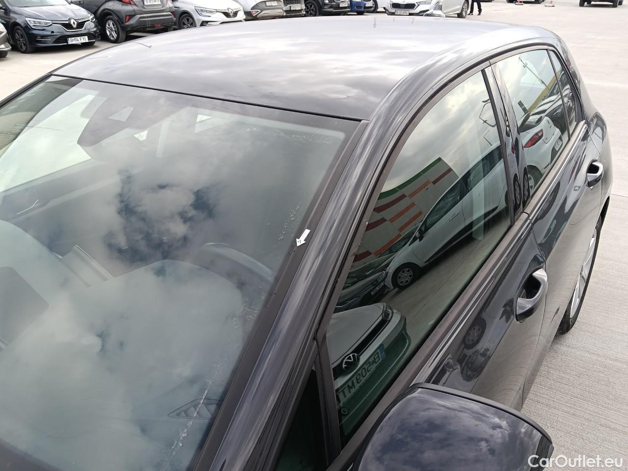 Volkswagen  Golf  Life 1.0 TSI #4