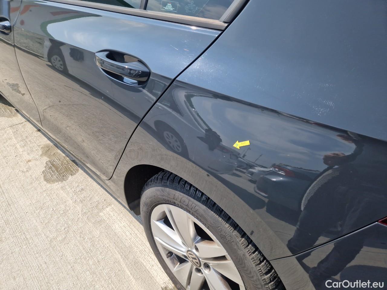  Volkswagen  Golf  Life 1.0 TSI #32