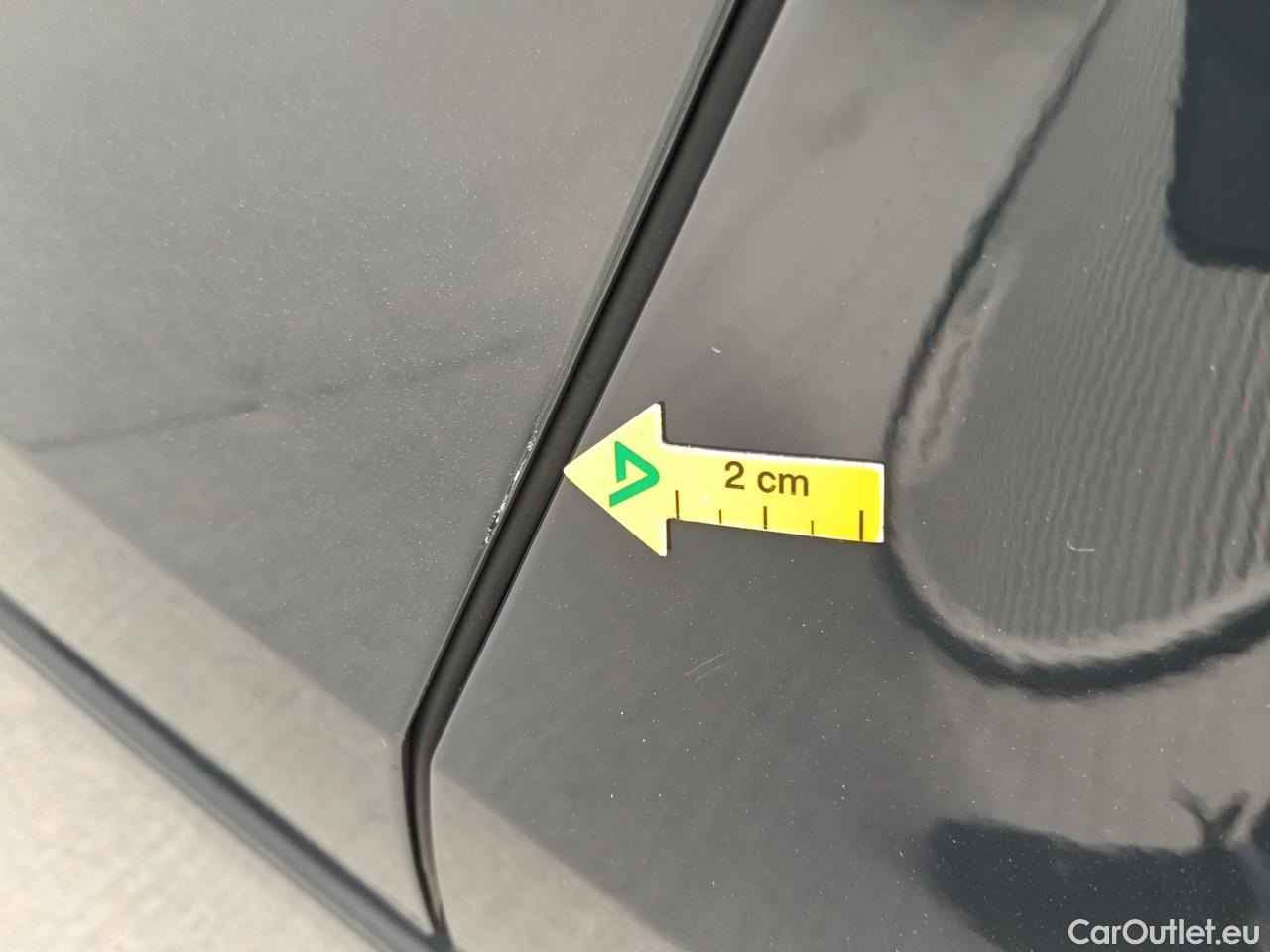  Volkswagen  Golf  Life 1.0 TSI #4